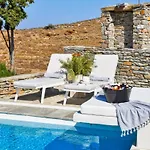 Luxurious & Stylish With A Swimming Pool, Sea And Sunset View. Vila Ioulis