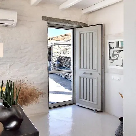 Luxurious & Stylish With A Swimming Pool, Sea And Sunset View. Villa Ioulis