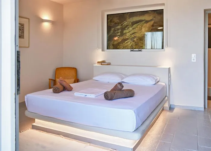 Luxurious & Stylish With A Swimming Pool, Sea And Sunset View. Villa Ioulis