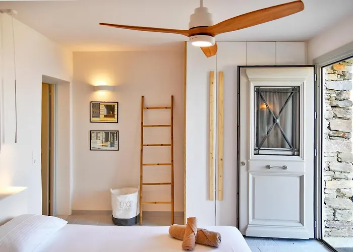 Villa Luxurious & Stylish With A Swimming Pool, Sea And Sunset View. *