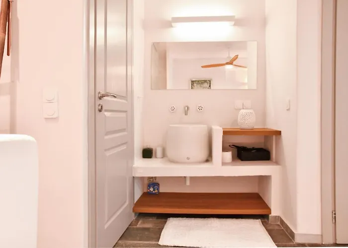 Villa Luxurious & Stylish With A Swimming Pool, Sea And Sunset View. Ioulis